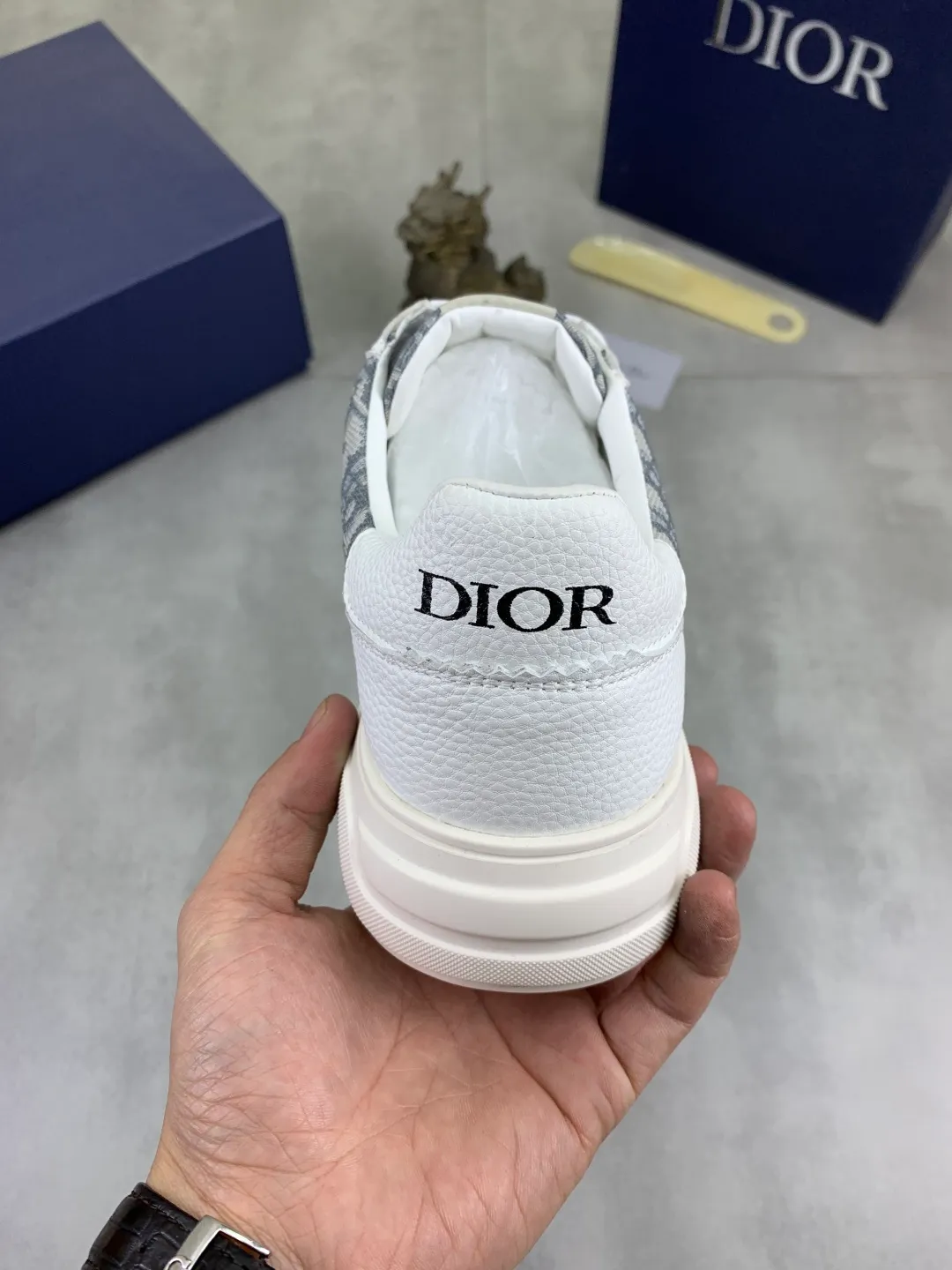 Men's men's shoes P420💰[New style]🆘[Dior] Dior original lace-up low-top men's shoes Classic casual shoes 🔥This model is the official classic model with high quality and made by famous original designers. It is made of high-quality cowhide with original materials➕comfortable and breathable mesh lining➕pigskin insole. The perfect last shape and generous and fashionable design have attracted many consumers and are suitable for drivers to drive🚗. What you want is the best quality in the market. Color: 4️⃣Color Code number: 38--44 (45 customized)